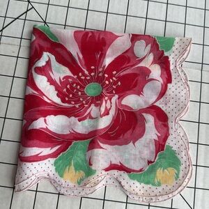 Vintage 1940s–1950s Floral Hanky – Red Rose Print, Scalloped Edge, Dotted Border